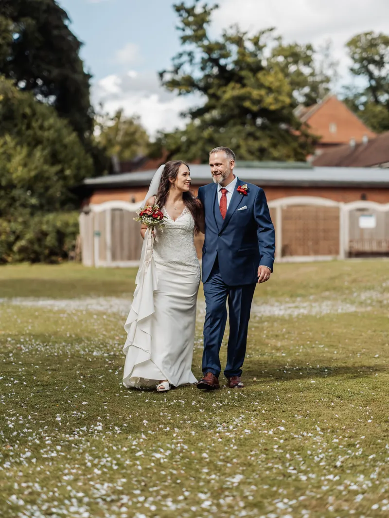 Couple walking across the grounds of Oakwood House