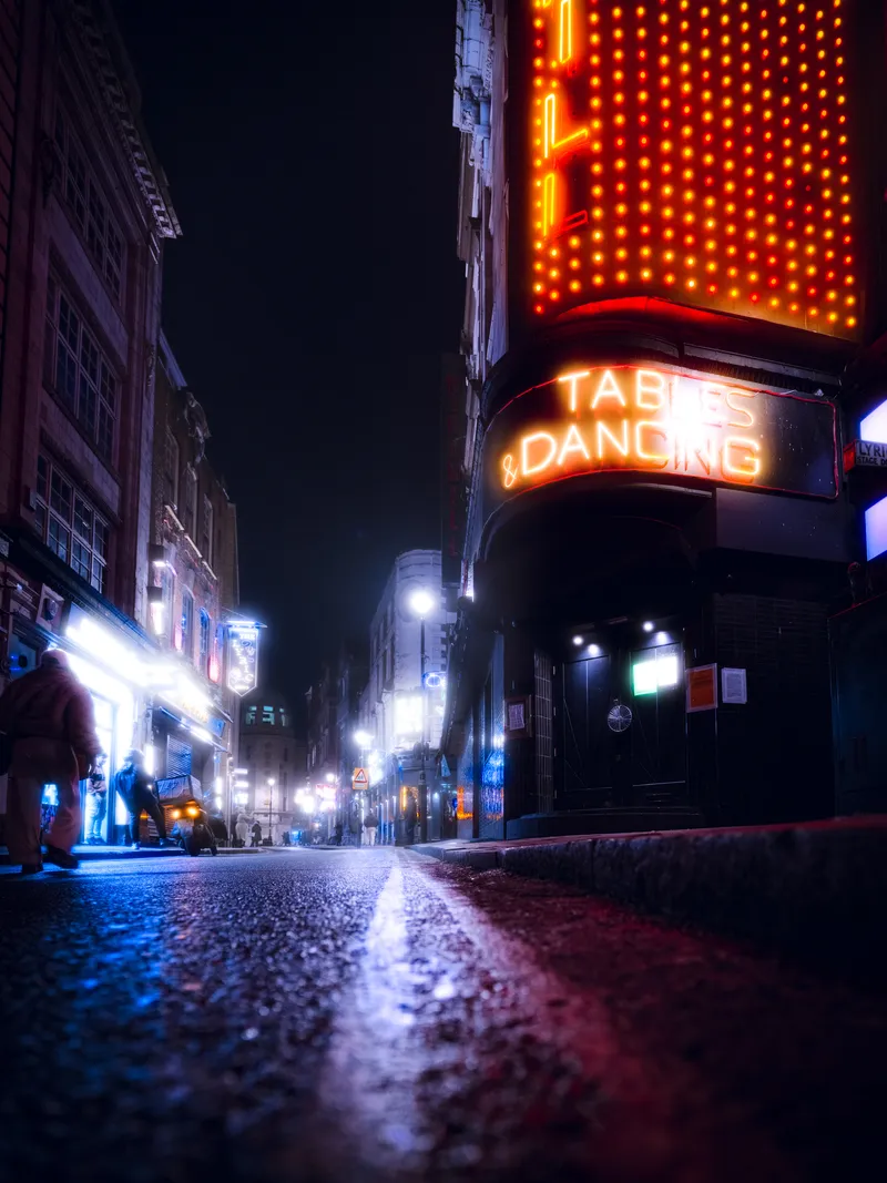 Adding Blade Runner vibes to a London city photography session., photo 4