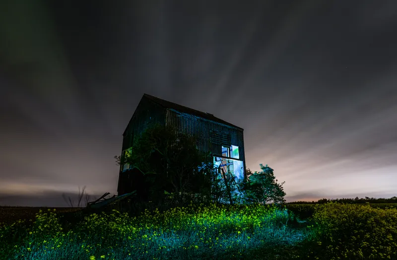 Moon setting timelapse behind the Detling Barn aka WW2 RAF training facility, photo 1
