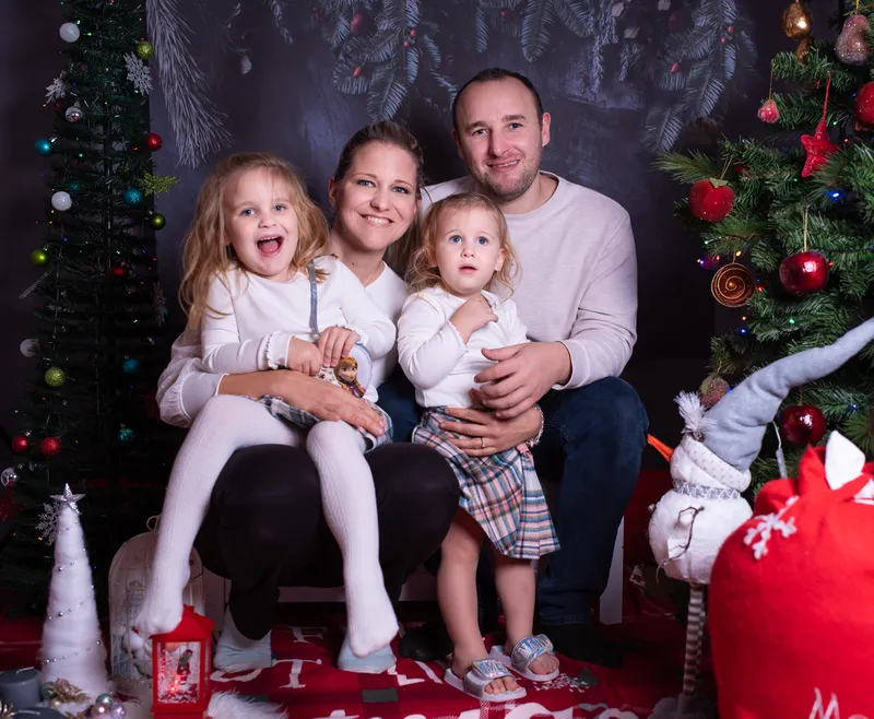 Christmas family portrait in Maidstone studio, photo 6