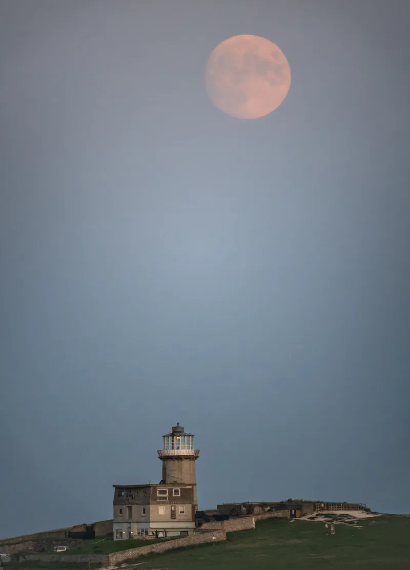 Moon rise timelapse at Belle Tout Lighthouse, Beachy Head., photo 2