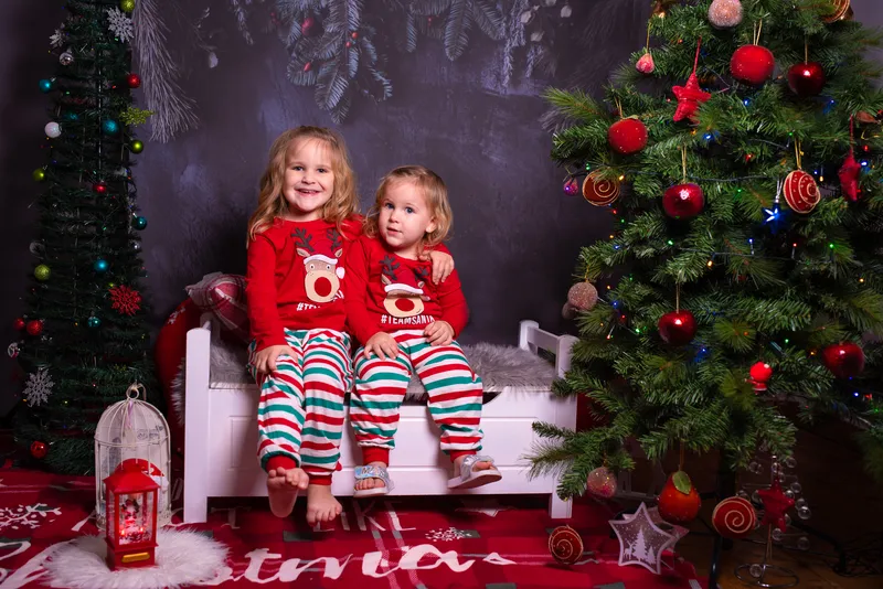 Christmas family portrait in Maidstone studio, photo 1