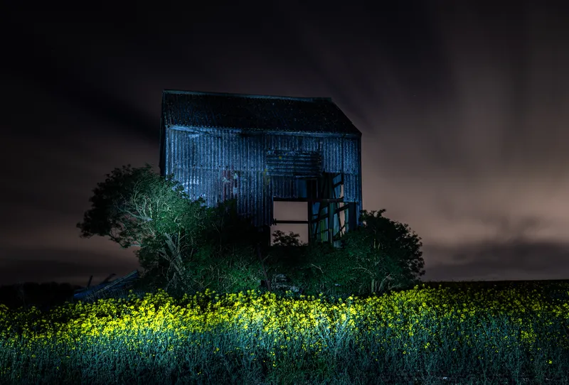 Moon setting timelapse behind the Detling Barn aka WW2 RAF training facility, photo 2